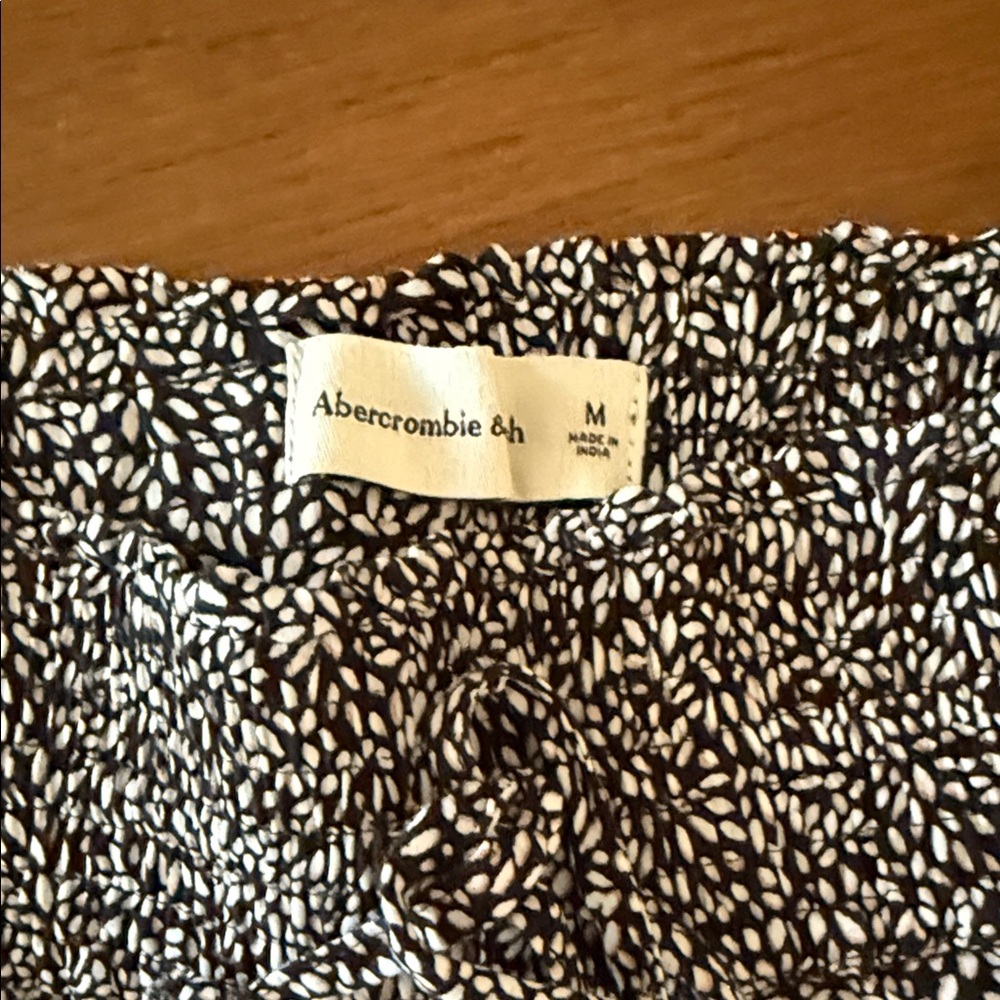Abercrombie & Fitch Women's Black and White High Waist Shorts - Picture 2 of 5